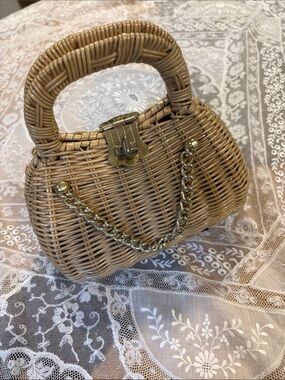 Vintage Woven Rattan Handbag with Gold Chain - Brown leather